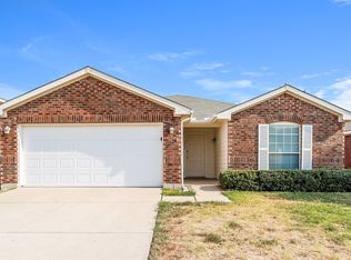 8809 Sagebrush Trl, Aubrey, TX 76227