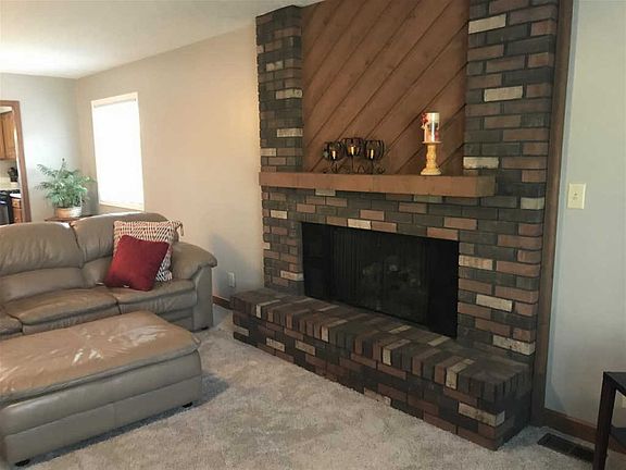 4th image of 3115 Thomas Dr
