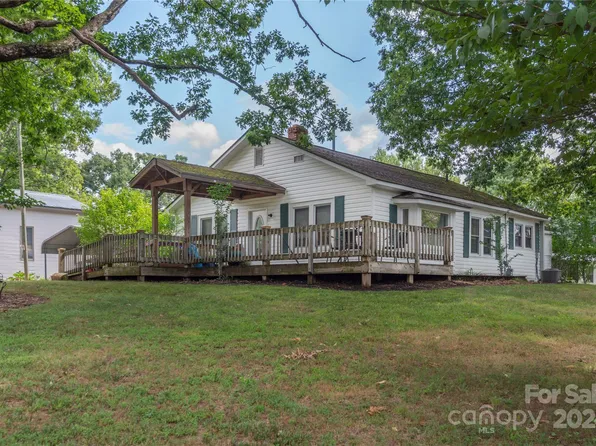 6 Oak Valley Dr, Swannanoa, NC 28778