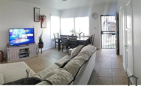 2823 W Vernon Ave — Photo 1