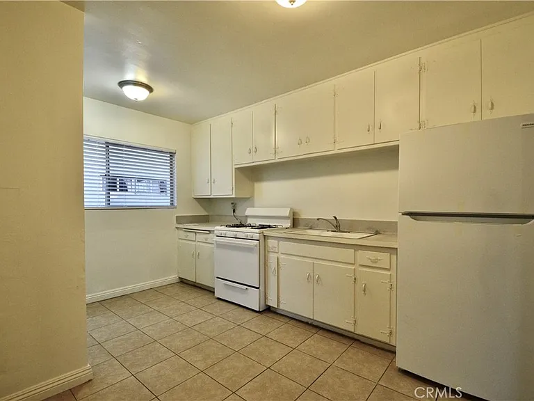 5147 Canoga St — Photo 2
