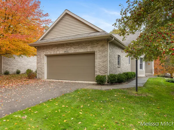 2032 N Cross Creek Ct SE, Grand Rapids, MI 49508