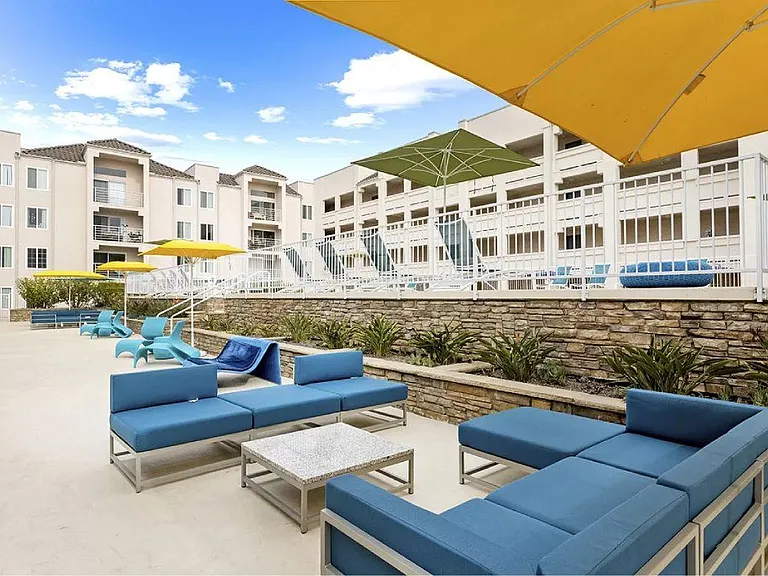 La Regencia Apartments — Photo 3