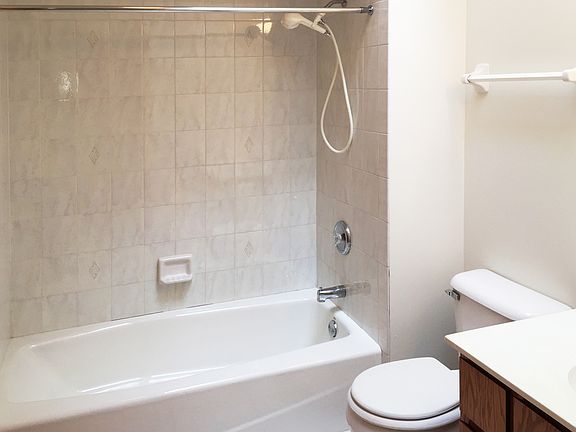 5th image of 9029 W 111th St APT 1B