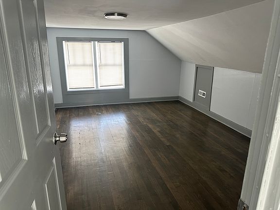 3rd image of 514 E Trinity Ln