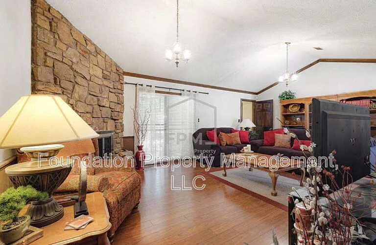 4377 Springwind Rd — Photo 9