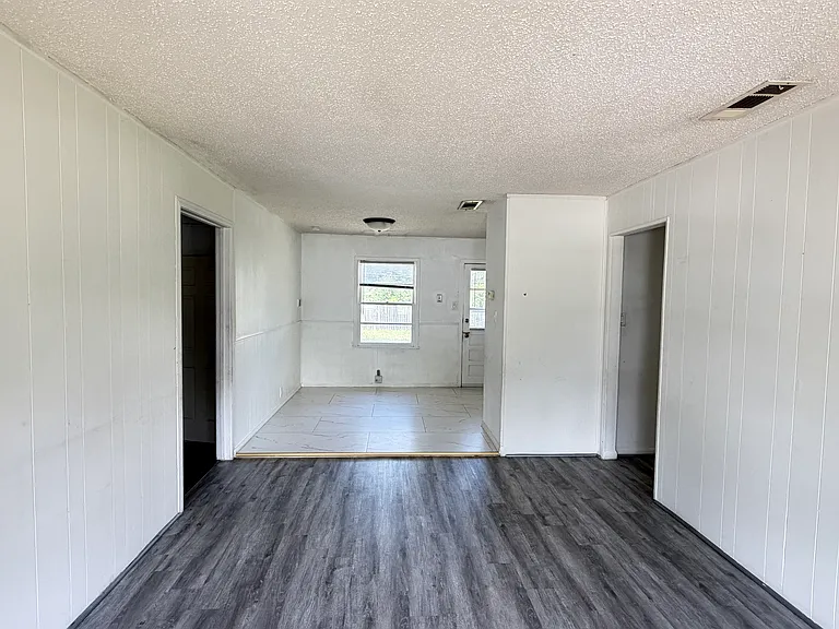 1109 E Inwood Dr — Photo 4