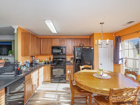 5th image of 961 Sundance Dr