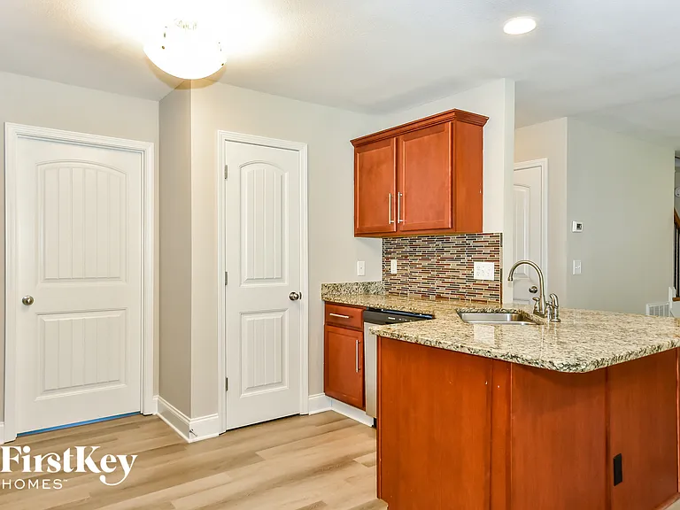 416 Leslie Wood Dr — Photo 7