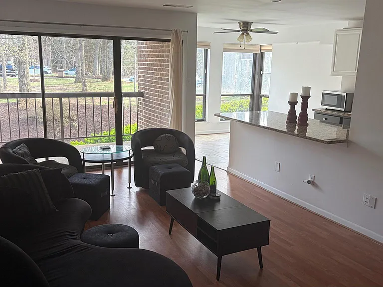 11212 Chestnut Grove Sq #115 — Photo 5