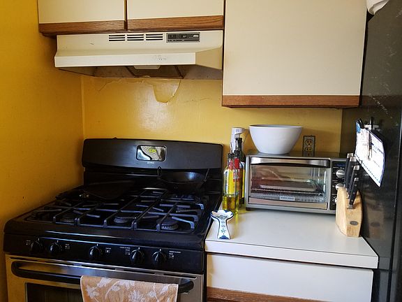 2nd image of 4 Hendrick Ln