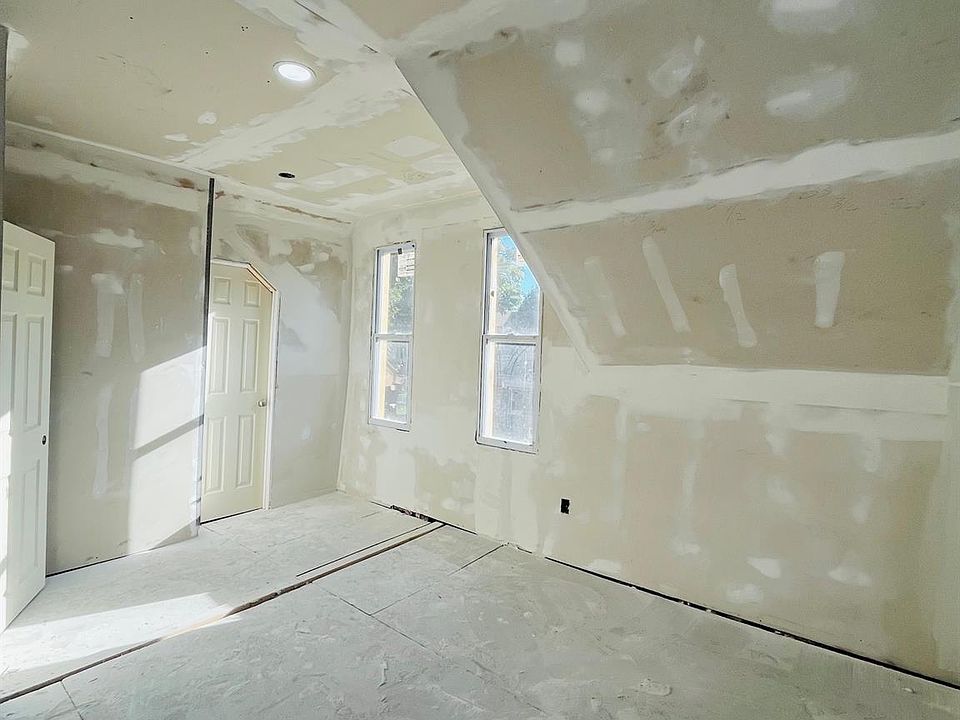 57 E Anchor St, photo 12