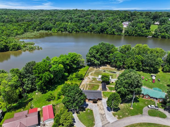 451 Lakeland Dr, Dover, TN 37058