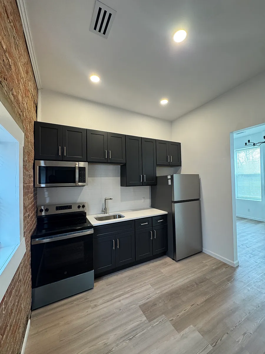 Building Photo - 839 S Jackson St #7