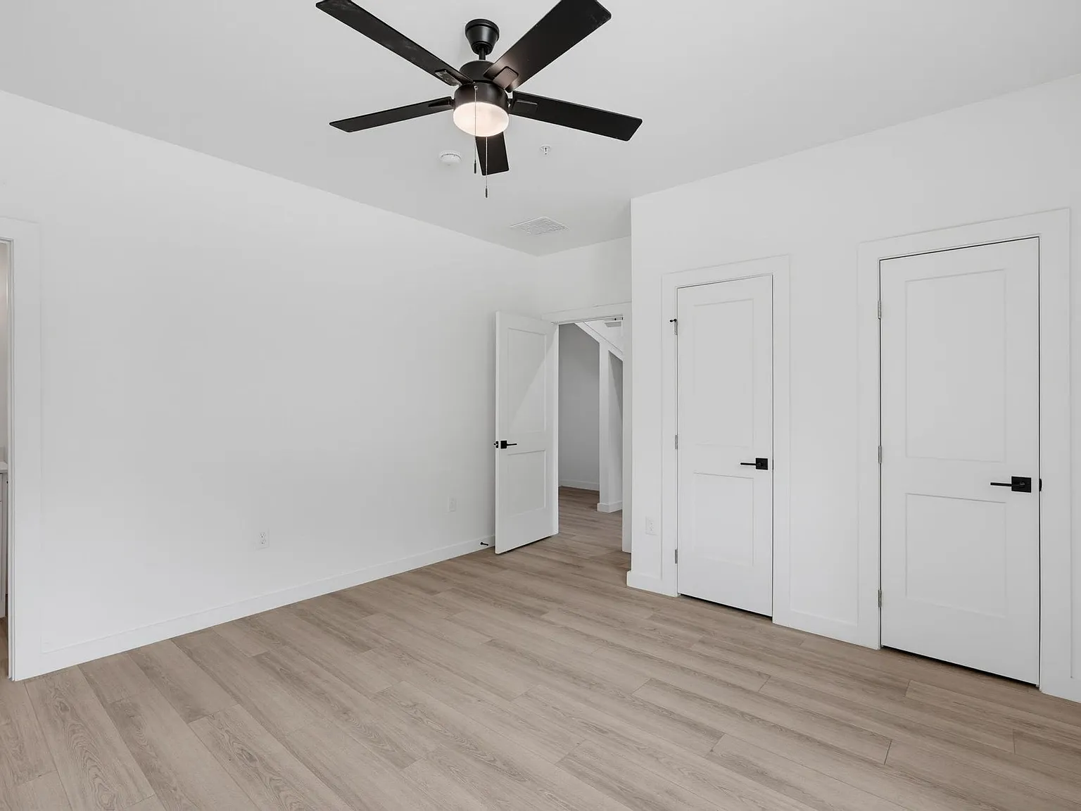 3 bed, 2244 sqft, $3,100 — Photo 2