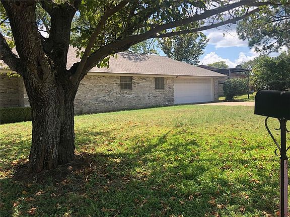 2nd image of 101 Oakwood Dr