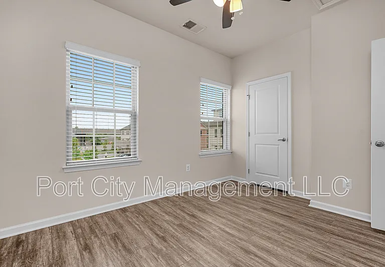 133 S Macon St — Photo 16