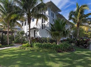 489 1st Ave S, Naples, FL 34102