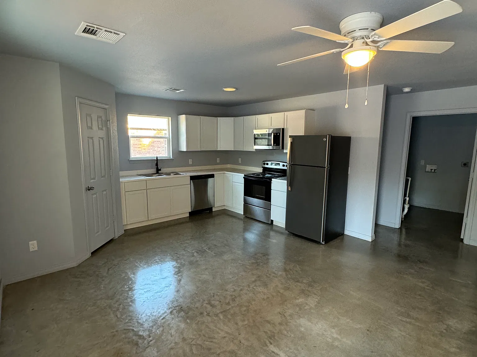 1313 E Broadway St — Photo 2
