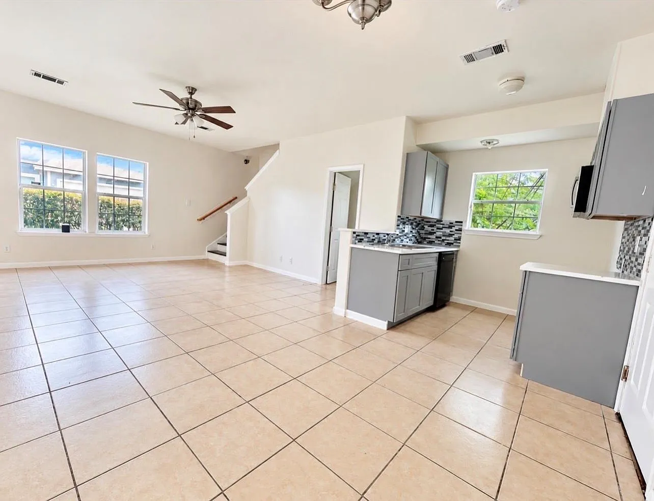 3 bed, 2.5 bath, 1100 sqft, $1,650 — Photo 3