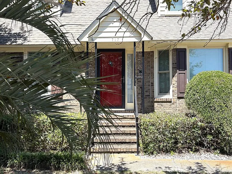 717 Sloop Pointe Ln — Photo 1