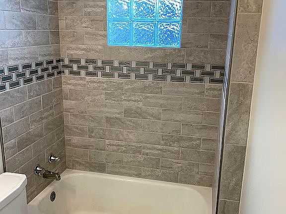 Tile Shower w/ Glass Block Window