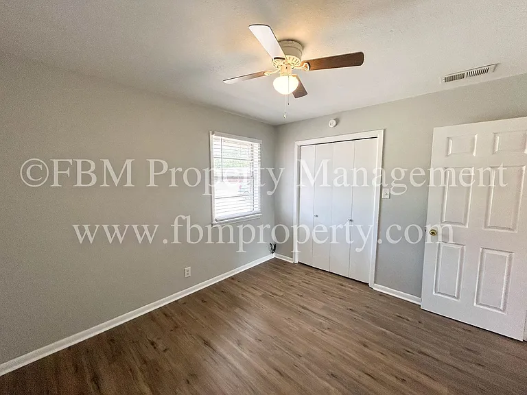 330 W College St #4 — Photo 26