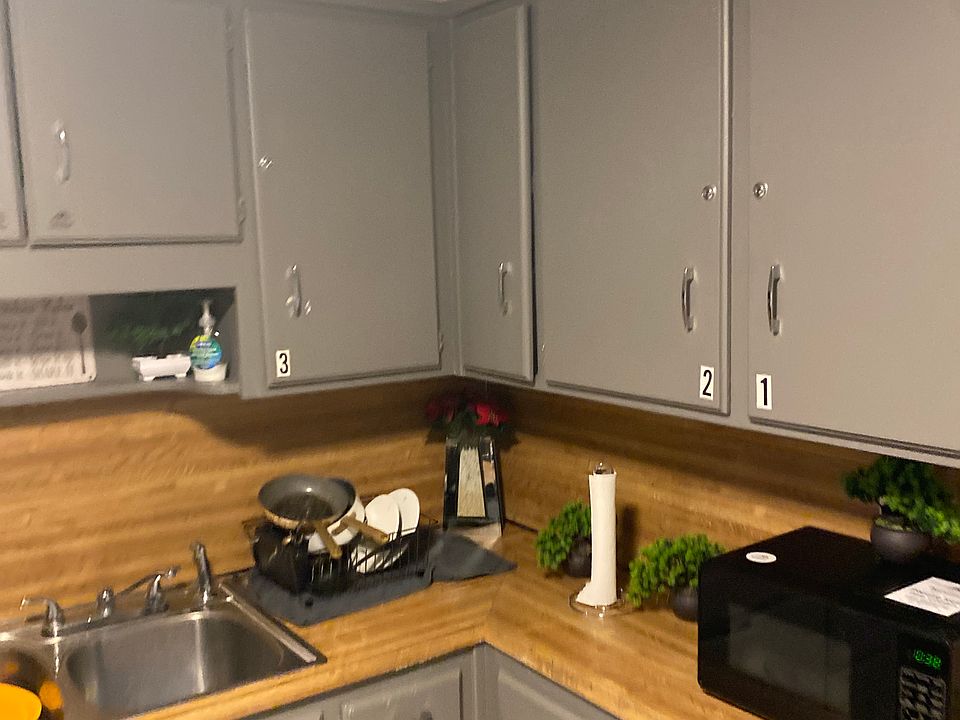 2nd image of 839 Boulevard St