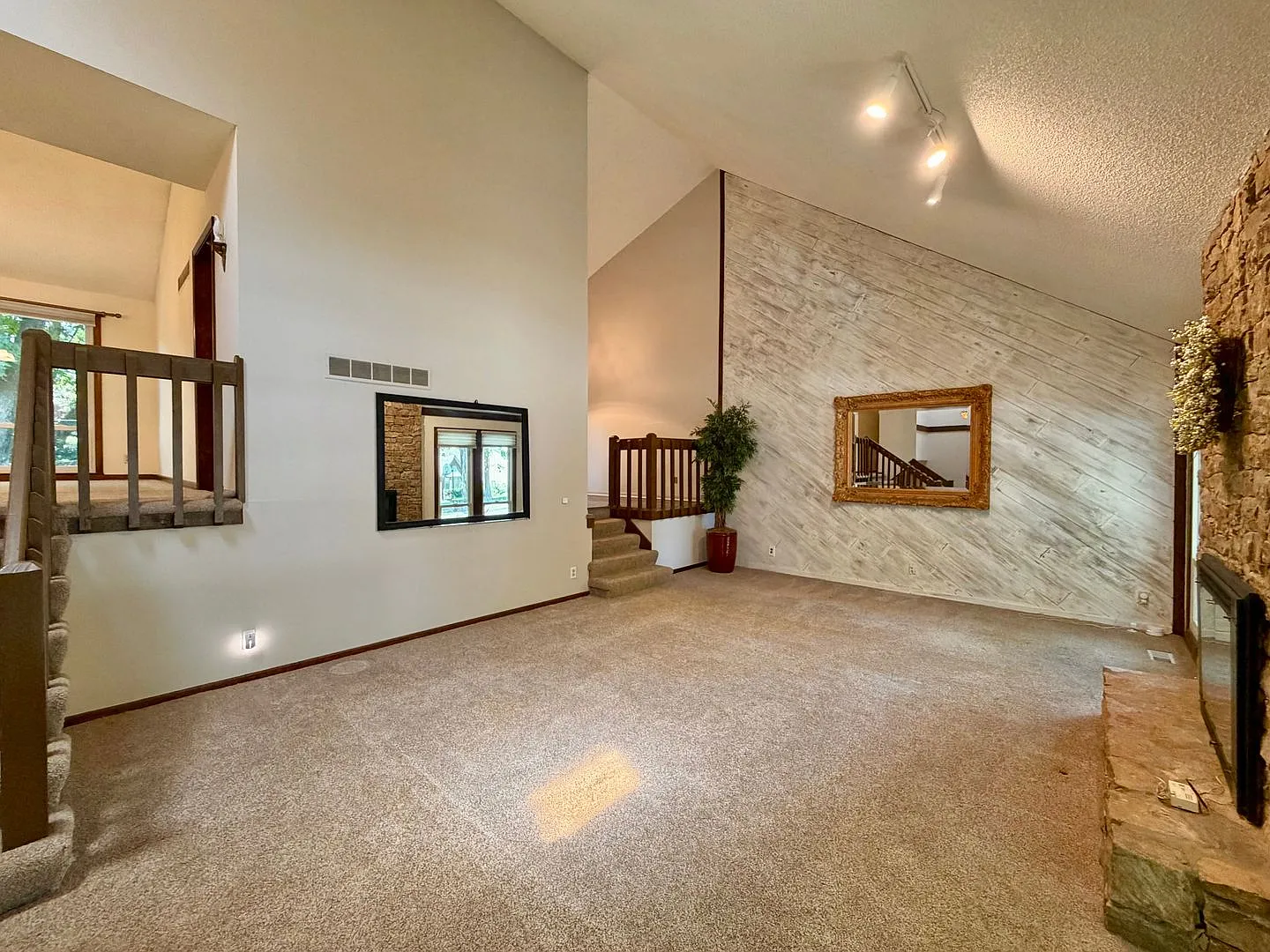  8238 Spacious Lenexa Home Available Immediately + Lawn and Garden Maintenance Provided + Updated... — Photo 4