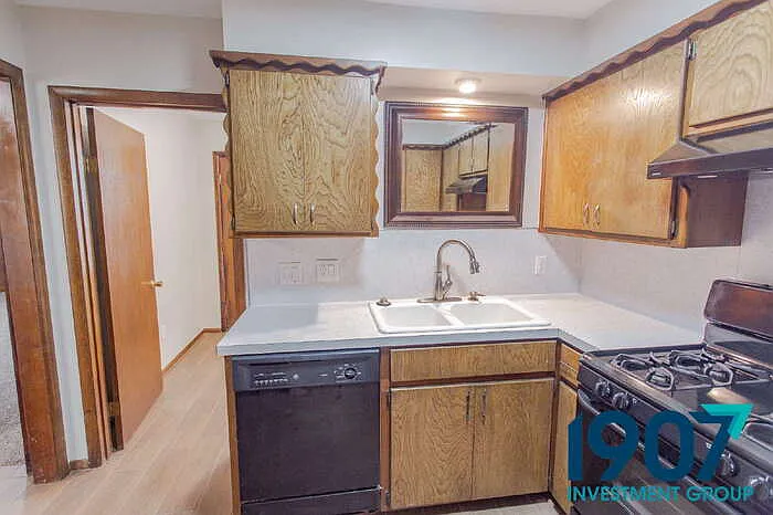 704 SW 2nd St — Photo 11