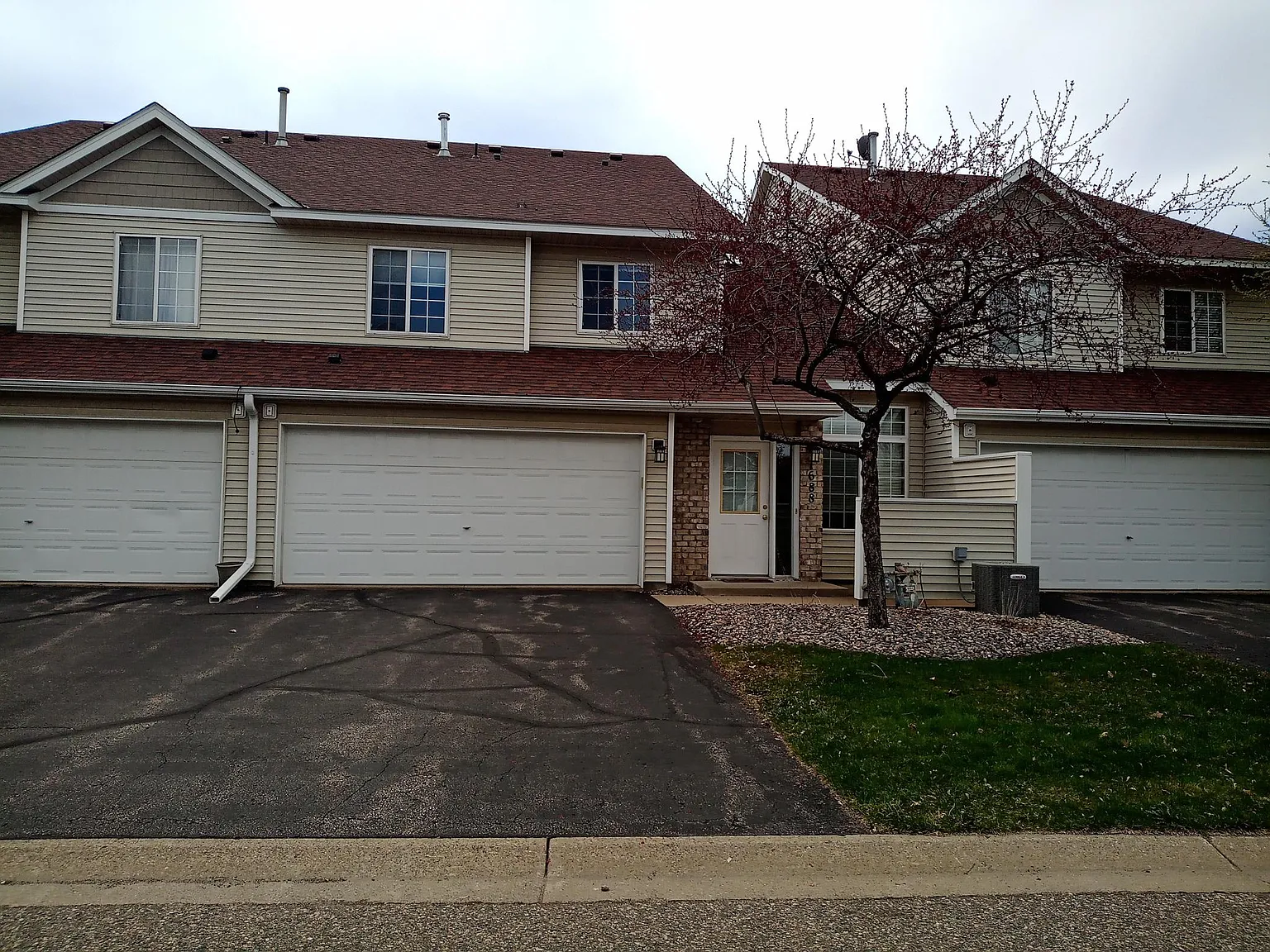 2 bed, 1.5 bath, 1422 sqft, $1,995 — Photo 1