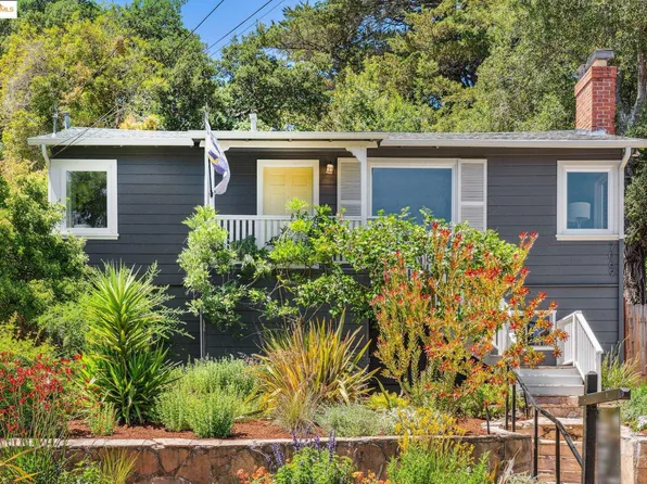 7069 Saroni Dr, Oakland, CA 94611