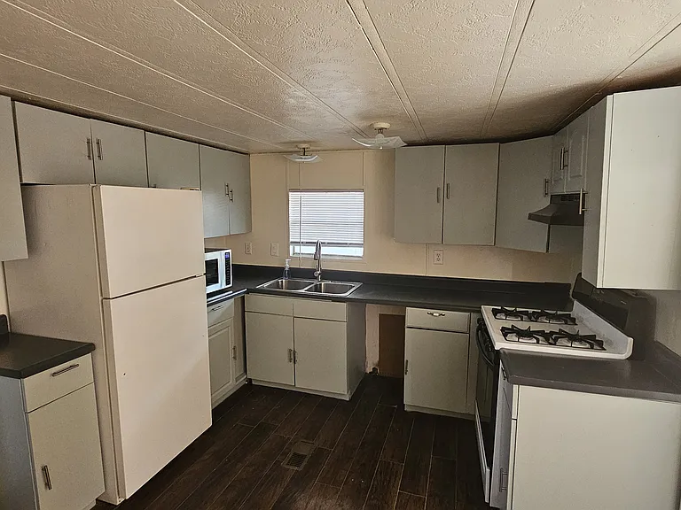 345 Nevada Dr — Photo 8