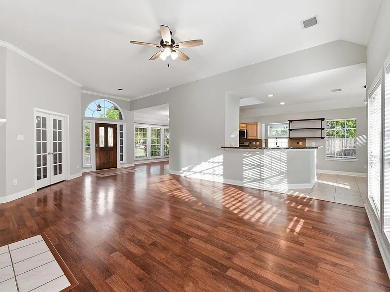 1813 Oak Wood Dr E — Photo 16