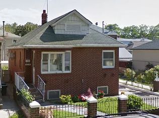 122-14 6th Ave, College Pt, NY 11356