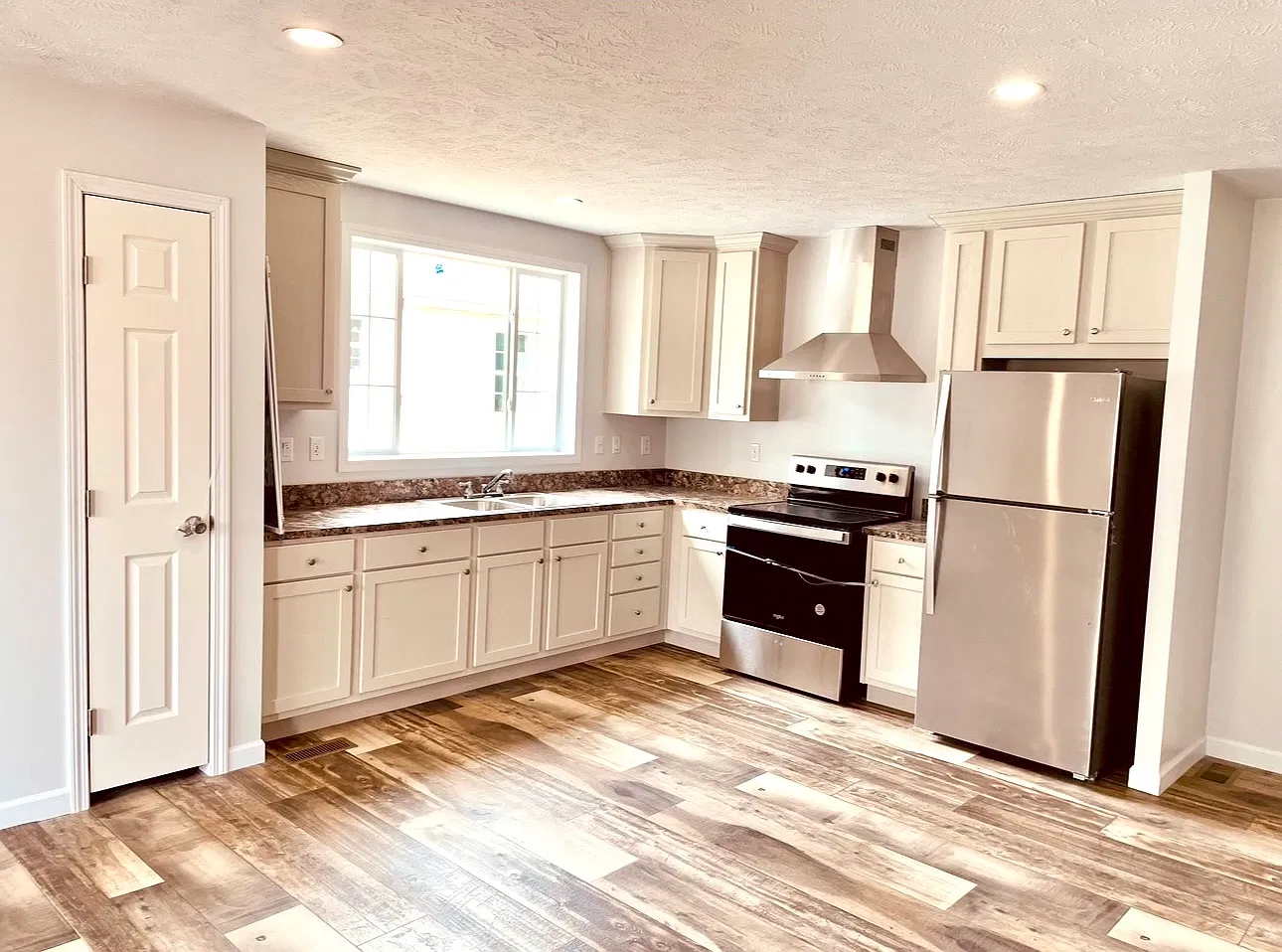 3 bed, 1275 sqft, $1,400 — Photo 2