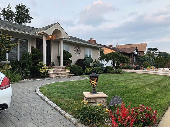 2nd image of 780 Doughty Ave