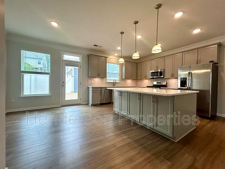 512 Laurel Walk Ln — Photo 1