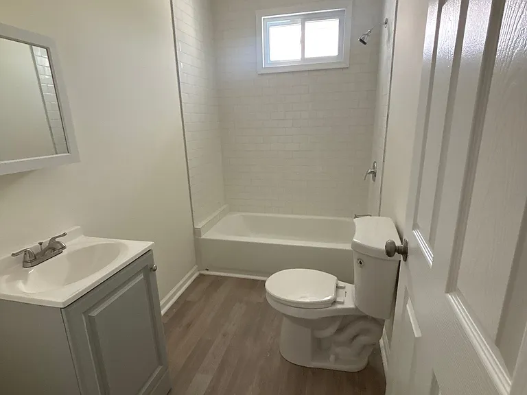 6125 Glenmore Ave — Photo 15