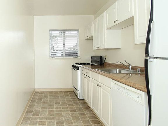 3rd image of 524 Kendall Ave APT 04