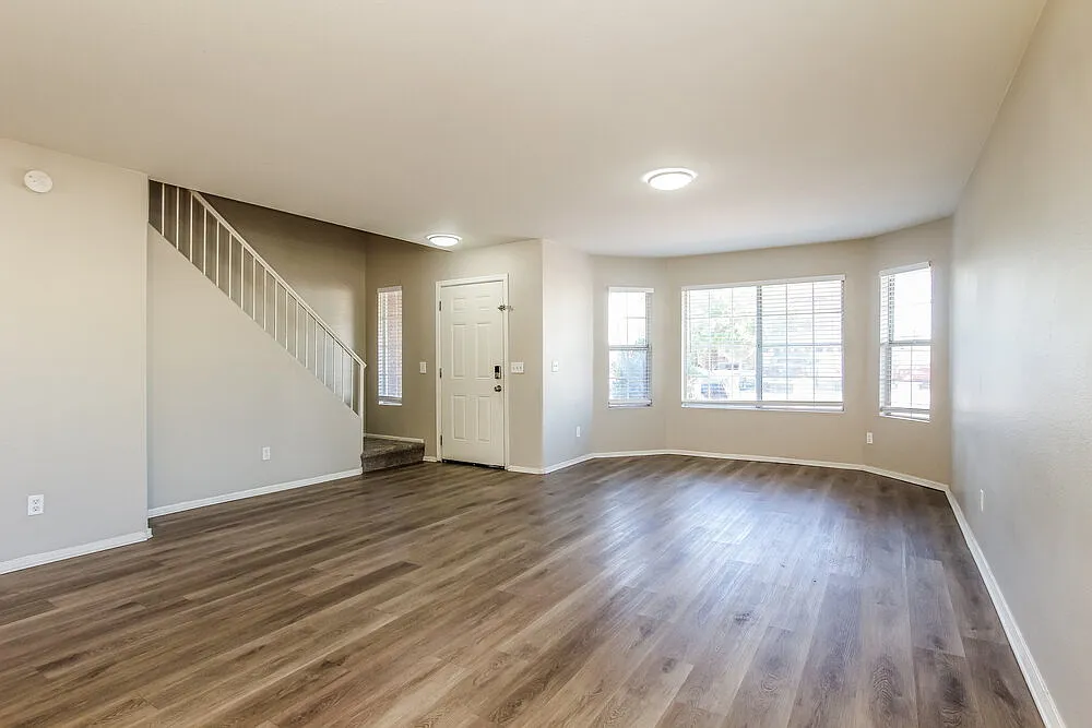 6 bed, 2.5 bath, 2440 sqft, $2,745 — Photo 4