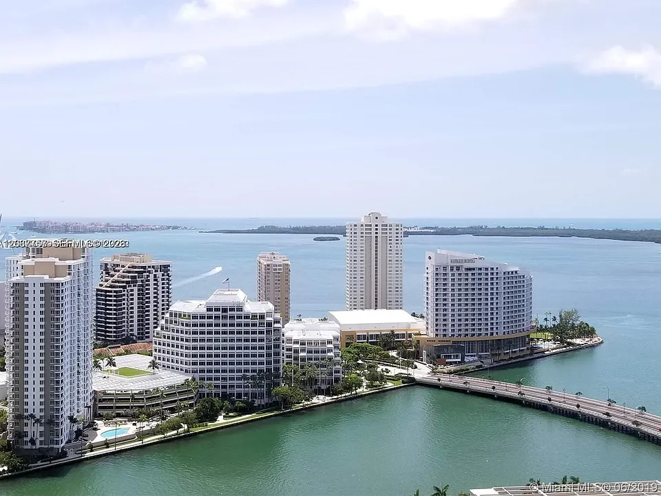 500 Brickell Ave #2102
