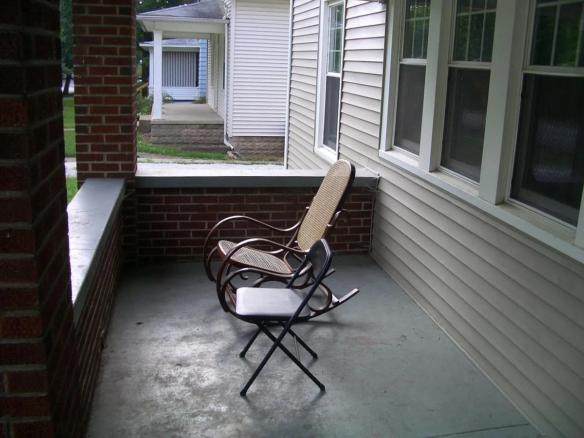 3 bed, 2500 sqft, $2,700 — Photo 2