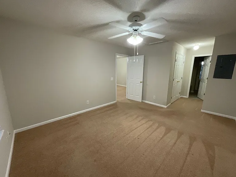Meridian Park Apartments — Photo 30