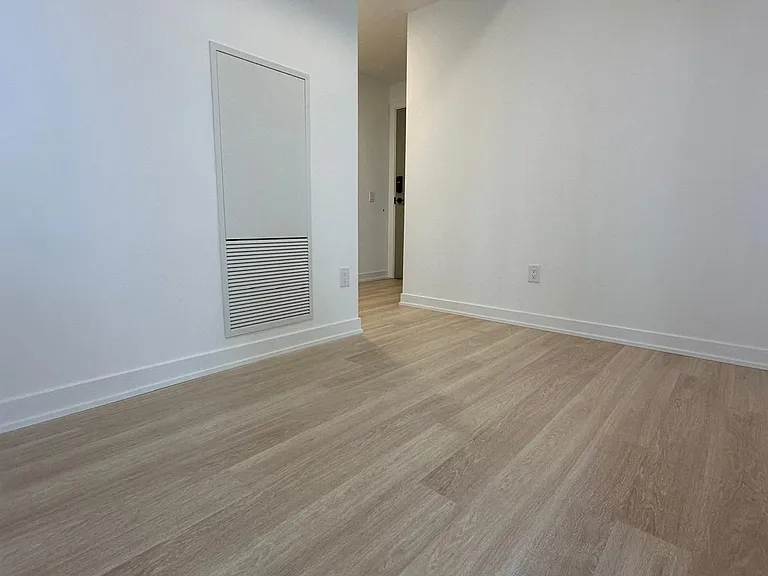 5105 Hurontario St #2208 — Photo 7