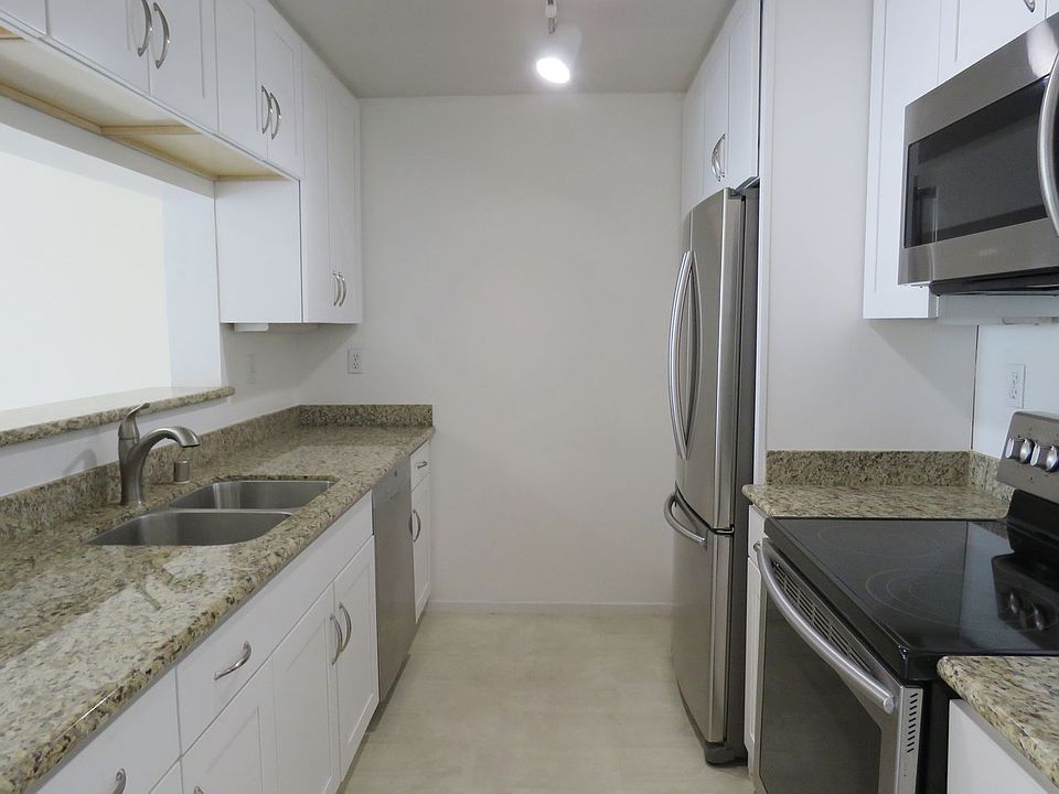 1st image of 300 3rd St APT 716