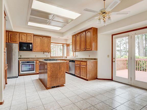 3rd image of 2580 SW Capital Dr