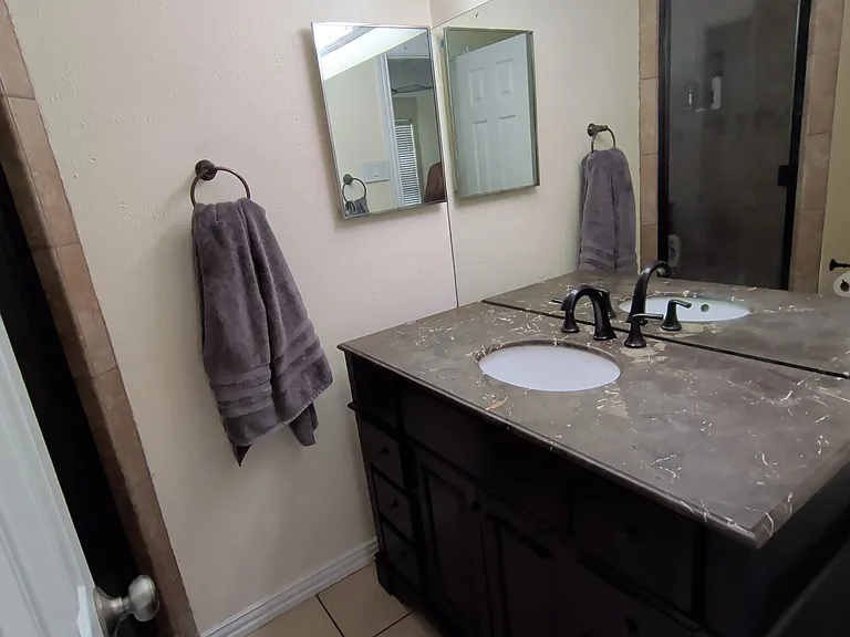 1813 Baylor Dr — Photo 3