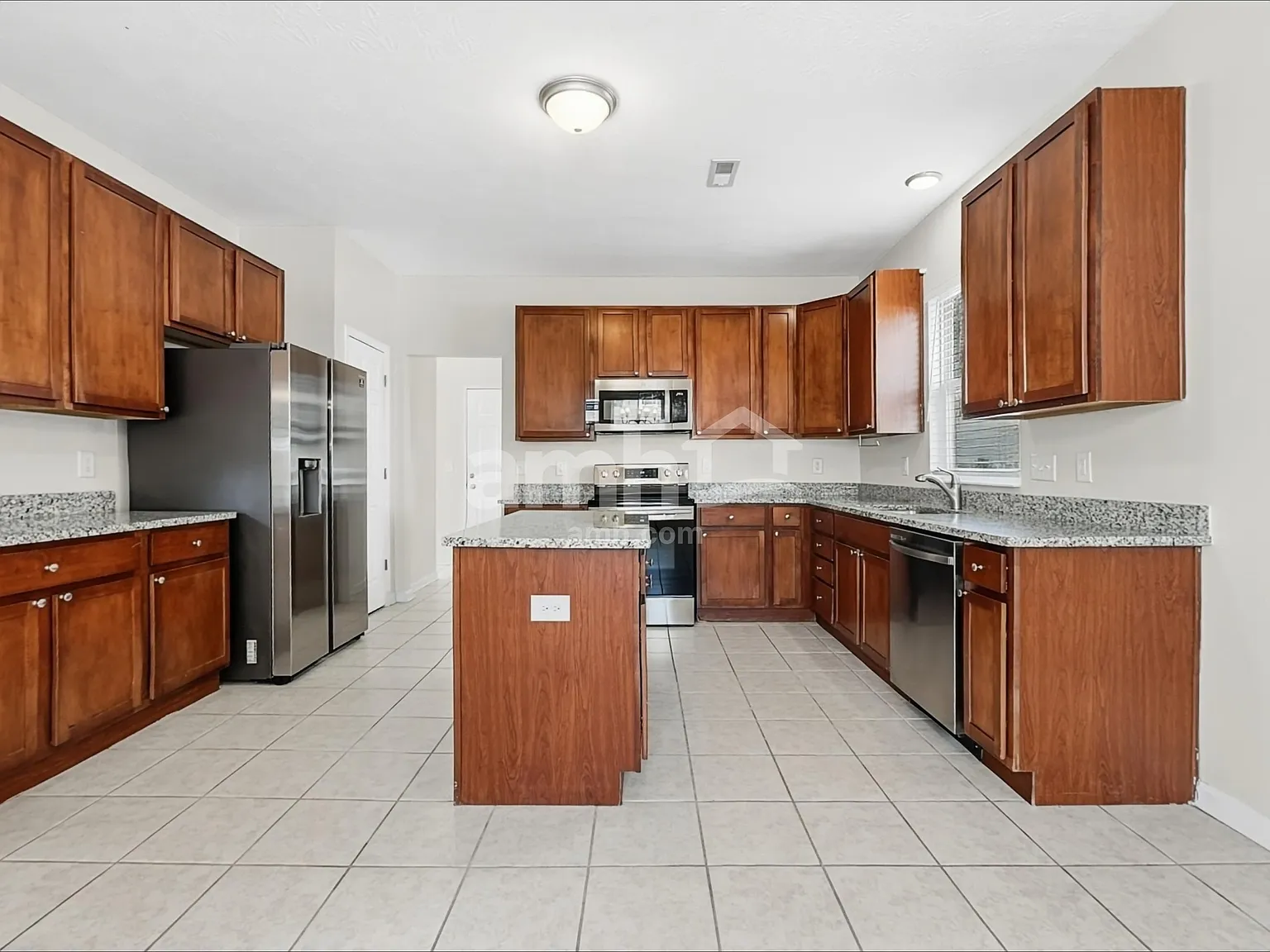 4 bed, 2.5 bath, 1936 sqft, $2,555 — Photo 3