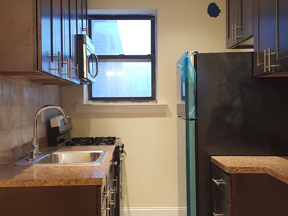 2nd image of 2420 Glenwood Rd APT 4A